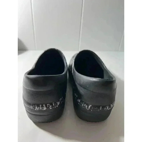 CROCS Shoes   - Picture 2 of 4